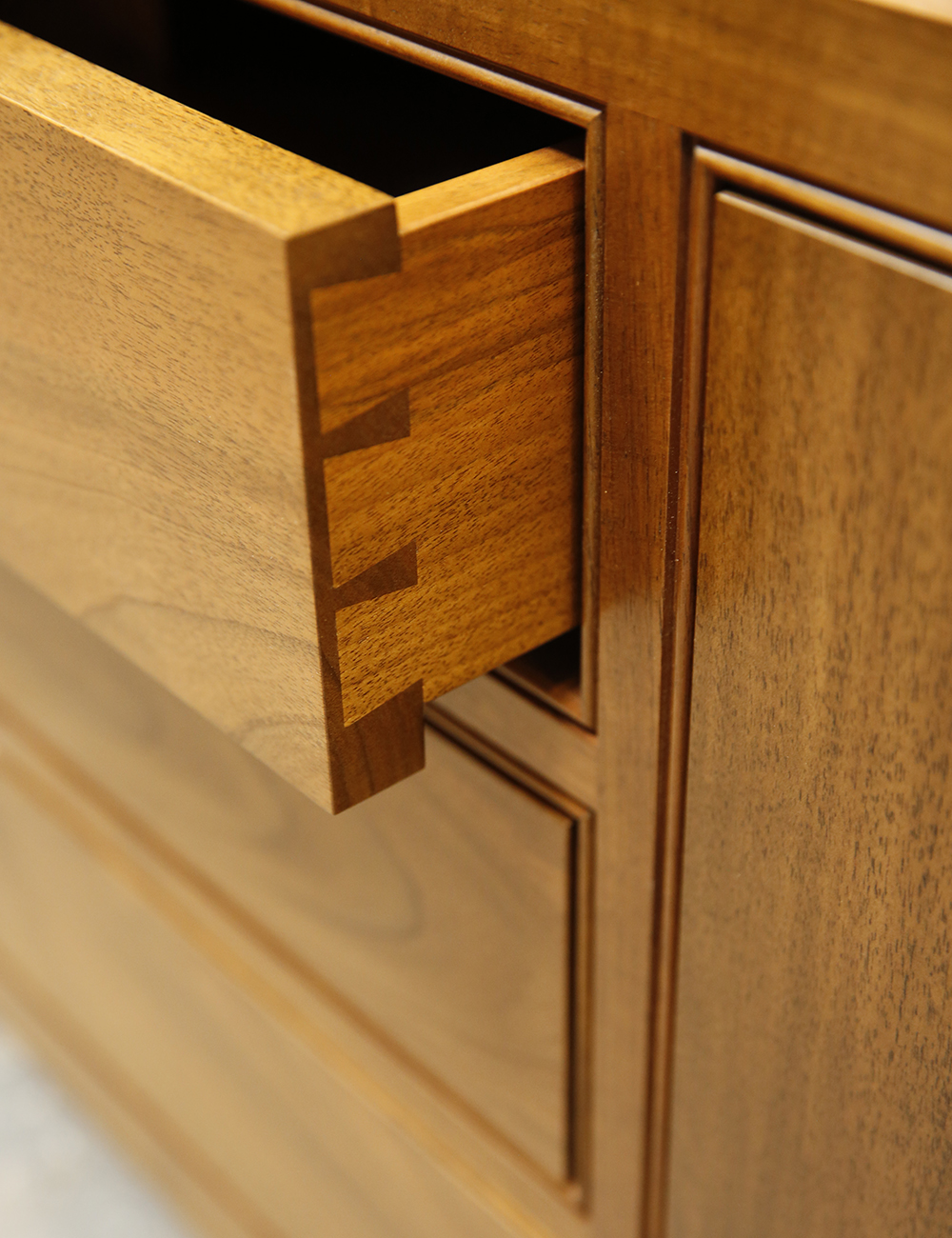 Dovetails and details on bespoke bedroom and dressing room furniture. Bespoke Craftsmanship by William Garvey Bespoke furniture maker