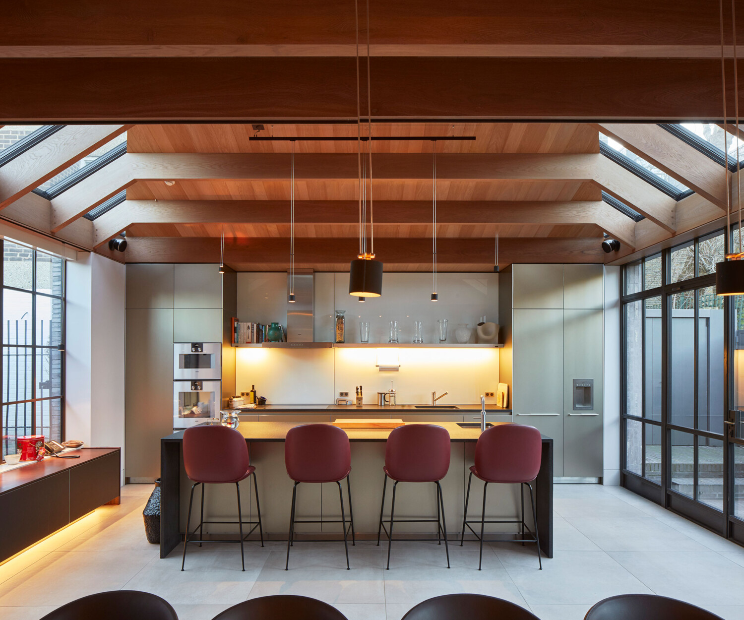 Kitchen and dining. Our bespoke cabinetry extended throughout the entirety of this Notting Hill mews property. William Garvey bespoke furniture and cabinet maker