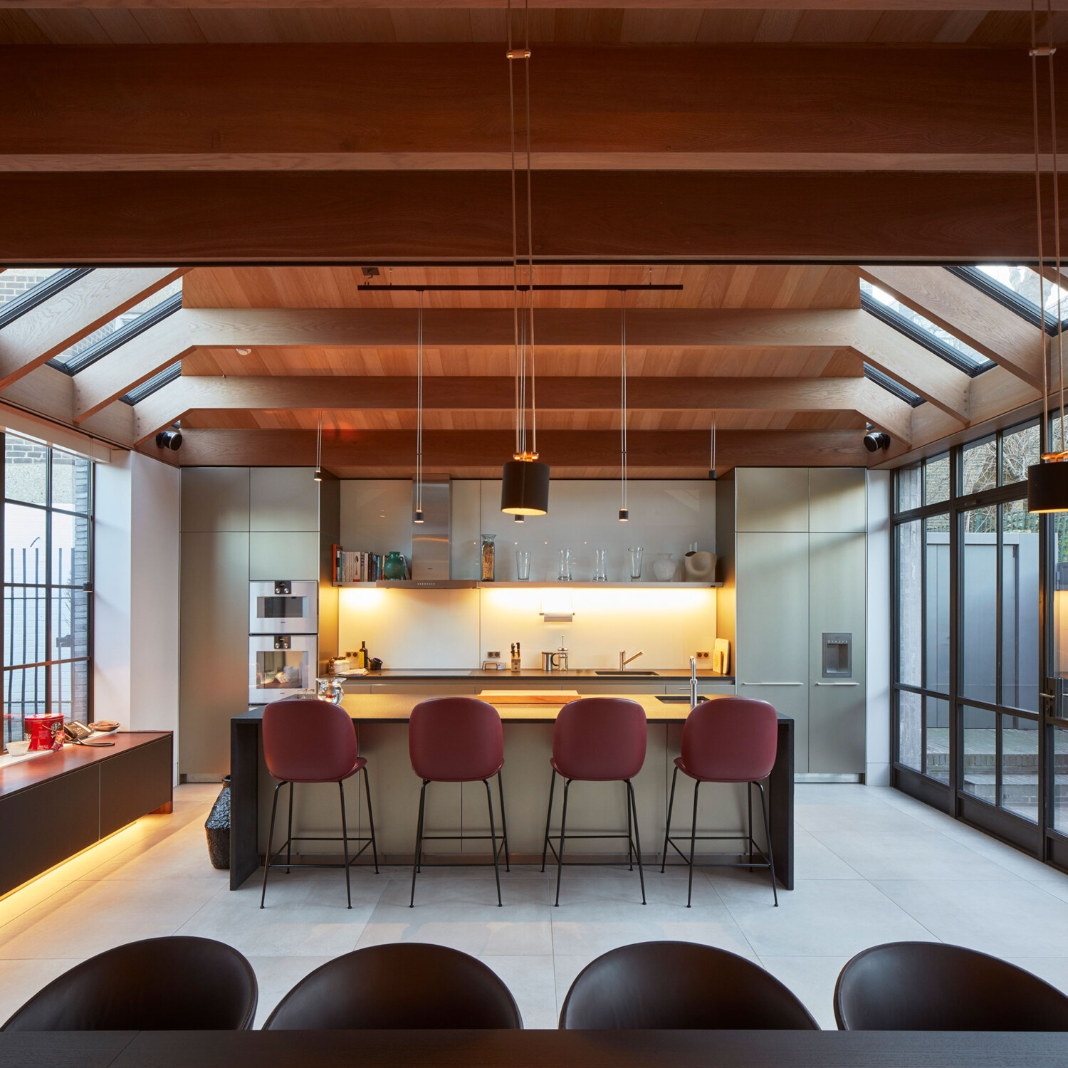 Kitchen and dining. Our bespoke cabinetry extended throughout the entirety of this Notting Hill mews property. William Garvey bespoke furniture and cabinet maker
